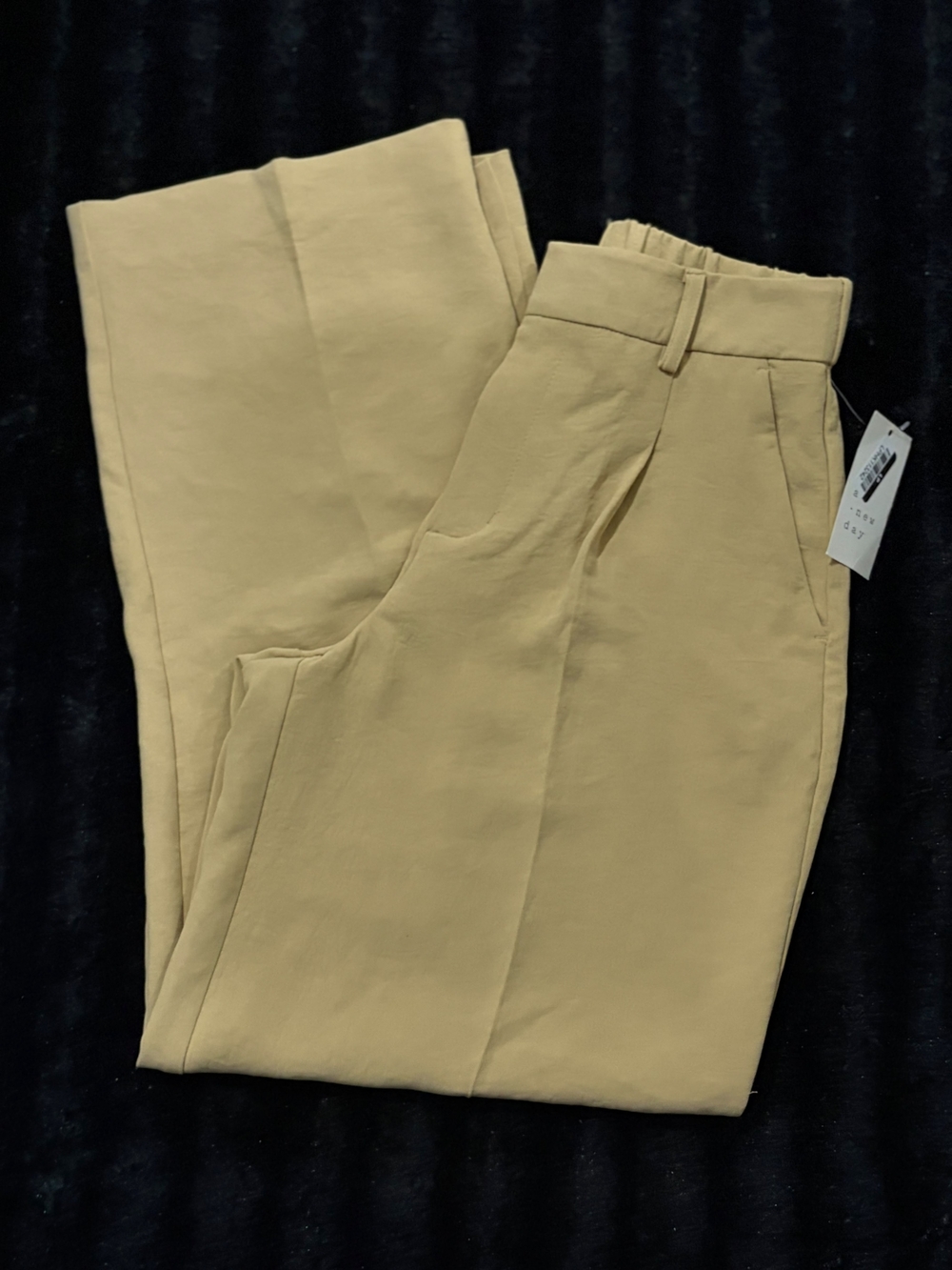 Woman Classic Straight-Leg Pants in Light Khaki